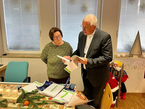 Bischof Johannes Bahlmann OFM und Rosemarie Schrotte